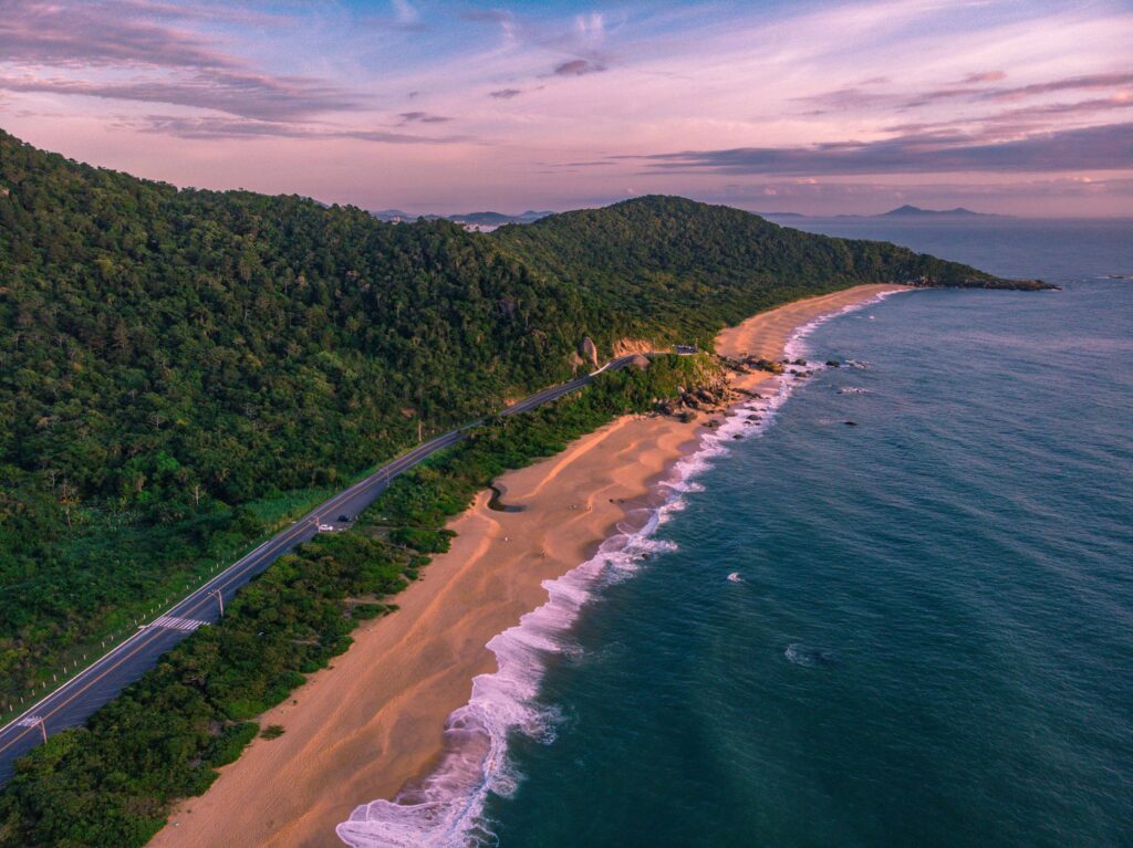 Rotas para viajar de carro na Costa Verde e Mar